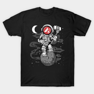 Astronaut Selfie Avalanche AVAX Coin To The Moon Crypto Token Cryptocurrency Wallet Birthday Gift For Men Women Kids T-Shirt